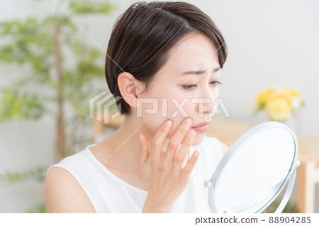 Beauty / Beauty / Middle Women / Rough Skin / Spots / Wrinkles / Acne Beauty / Beauty / Middle Women / Rough Skin / Spots / Wrinkles / Acne 88904285