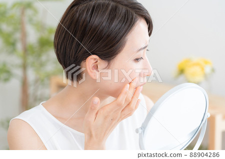 Beauty / Beauty / Middle Women / Rough Skin / Spots / Wrinkles / Acne Beauty / Beauty / Middle Women / Rough Skin / Spots / Wrinkles / Acne 88904286