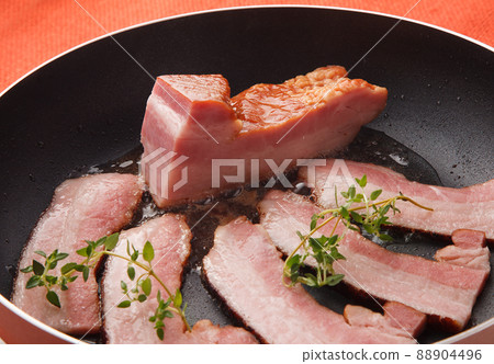 Bacon block 88904496