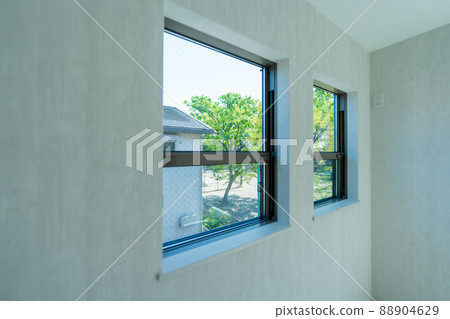 Newly built sash window 88904629