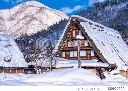 《Gifu Prefecture》 Snow-covered Shirakawa-go / winter gassho-zukuri village 《Gifu Prefecture》 Snow-covered Shirakawa-go / winter gassho-zukuri village 88904631