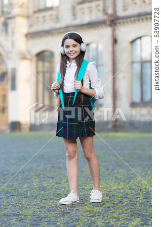 Listening comprehension. Happy girl practice listening Listening comprehension. Happy girl practice listening 88907728