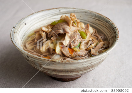 熱蕎麥麵配炒豬肉配料 熱蕎麥麵配炒豬肉配料 88908092