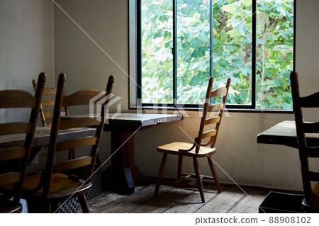 Antique table set with seats by the window of a nice cafe 88908102
