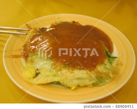 蠔煎是經典的台灣夜市美食 蠔煎是經典的台灣夜市美食 88908451