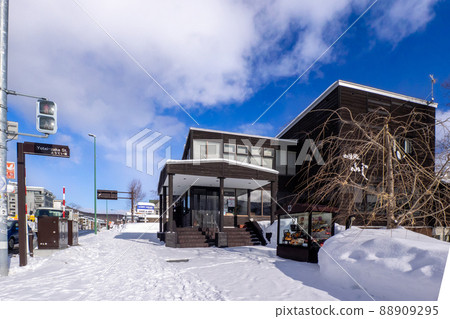 雪國街角(北海道、俱知安、比羅夫十字街)臨時停業的壽司店 雪國街角(北海道、俱知安、比羅夫十字街)臨時停業的壽司店 88909295