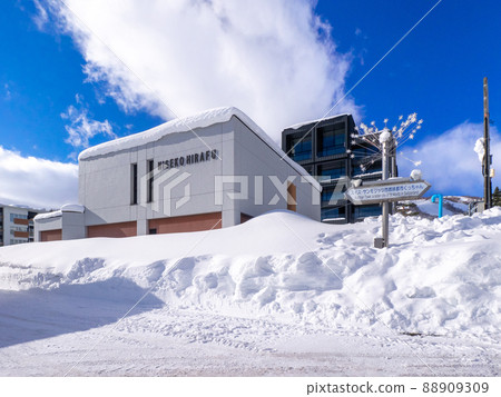 雪國町（北海道、俱知安、平深坂）的供水設施大樓 88909309