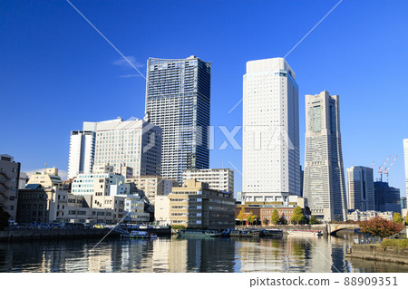 Yokohama (Autumn) Yokohama (Autumn) 88909351