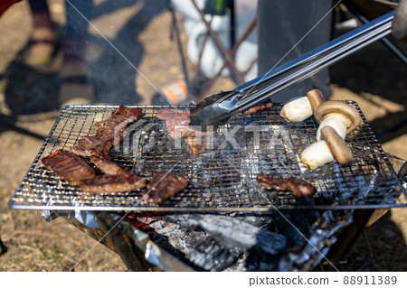 Bonfire barbecue 88911389