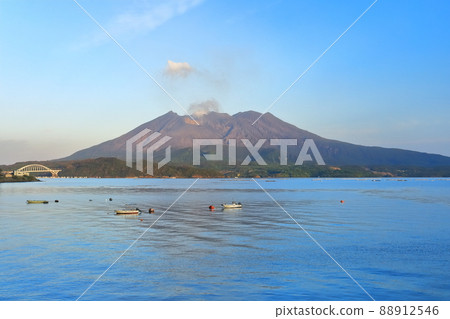 [Kagoshima Prefecture] Sakurajima bathed in the morning sun 88912546