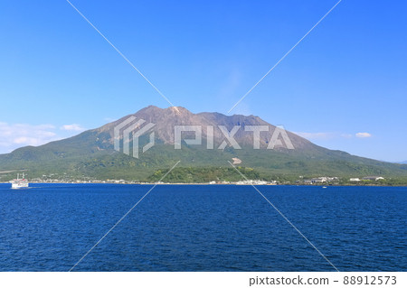 [Kagoshima Prefecture] Sakurajima seen from Sakurajima Ferry 88912573