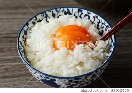 Japanese food image: rice with eggs 88912939