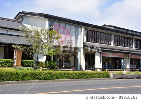 Suzuhiro Kamaboko Main Store and Fresh Green along National Highway No. 1 in Odawara City Suzuhiro Kamaboko Main Store and Fresh Green along National Highway No. 1 in Odawara City 88916162