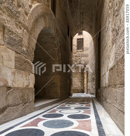 The passage leading to the Courtyard of Sultaan Qalawun Mosque 88917059