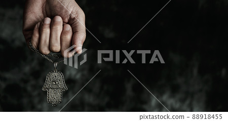 man holds a hamsa amulet, web banner man holds a hamsa amulet, web banner 88918455