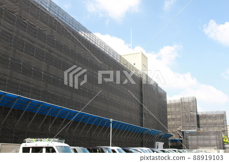 市立今福南 2 號房屋有腳手架和外牆施工正在建設中 市立今福南 2 號房屋有腳手架和外牆施工正在建設中 88919103
