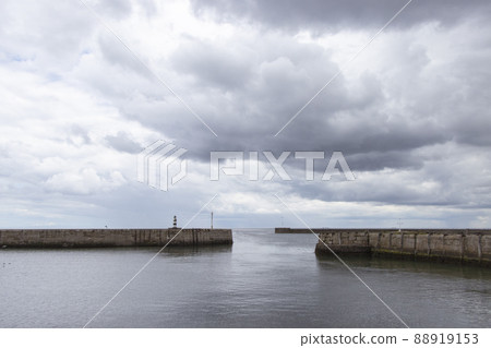 Iconic striped Seaham lighthouse on pier with clouds and sea walls Iconic striped Seaham lighthouse on pier with clouds and sea walls 88919153