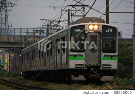 Shin-Etsu Main Line E127 series (6-car train: Nagaoka⇔Niigata) Shin-Etsu Main Line E127 series (6-car train: Nagaoka⇔Niigata) 88920000