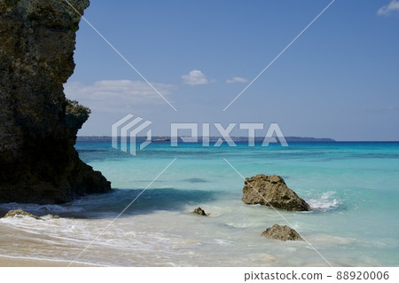 Beautiful sea and tanker of Miyakojima seen from the beach 88920006