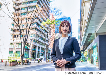 丸之內商業區和商界女強人 88920520