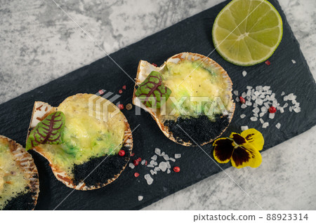 Delicacy roasted scallops 88923314