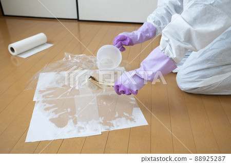 Male worker doing special cleaning 88925287