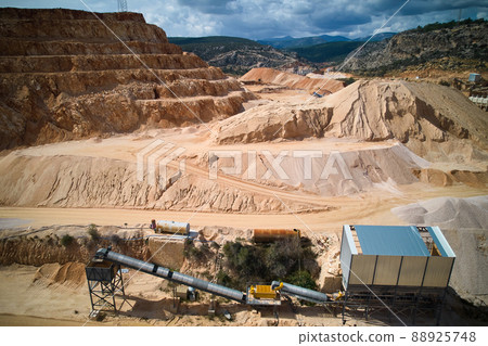 Stone crushing plant 88925748