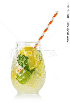 Glass of fresh lemonade 88926460