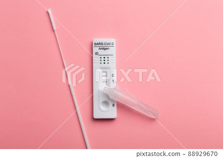 Positive test result by using rapid test device for COVID-19. Positive test result by using rapid test device for COVID-19. 88929670