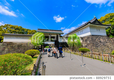 東京都千代田區皇居東庭大手門 88929731