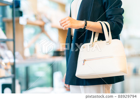 Middle-aged woman shopping Middle-aged woman shopping 88929794