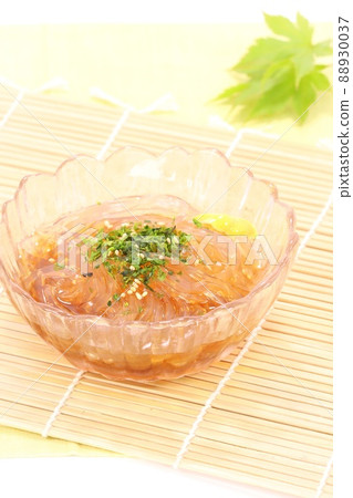 Tokoroten Shinta，一種由天草的瓊脂成分製成的食物，產自西伊豆 88930037