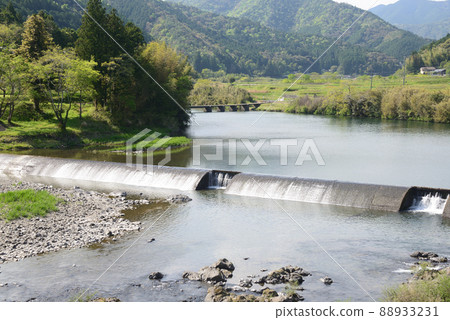 Settlement bridge upstream of the Shimanto River 88933231