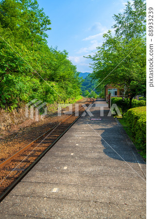渡瀨溪谷鐵路間頭站家初夏風景 渡瀨溪谷鐵路間頭站家初夏風景 88933239