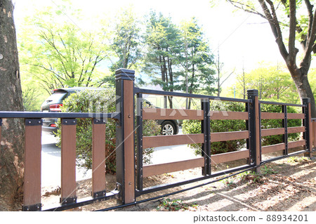 將公園和道路隔開的柵欄（韓國） 88934201