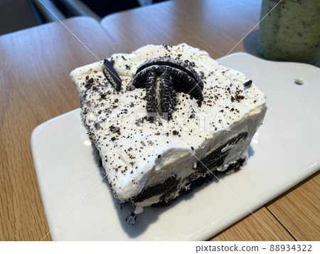 Piece of cake with cookies and cheese cream Piece of cake with cookies and cheese cream 88934322