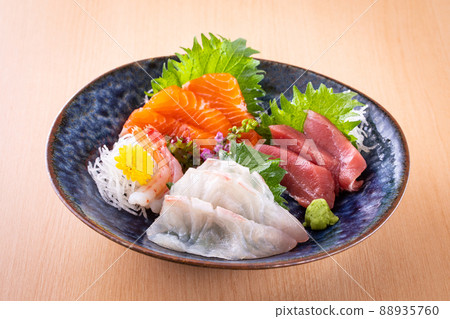 什錦生魚片 88935760