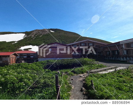 白山室堂遊客中心和日本百座名山之一的御前嶺位於石川縣 88936894
