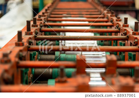 Steel roofing forming machine for manufacturing metal pipes and tubes in the factory 88937001