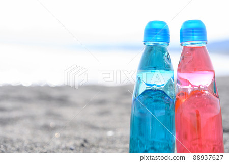 Bottled juice that looks like a man and a woman Retro old days Bottled juice that looks like a man and a woman Retro old days 88937627