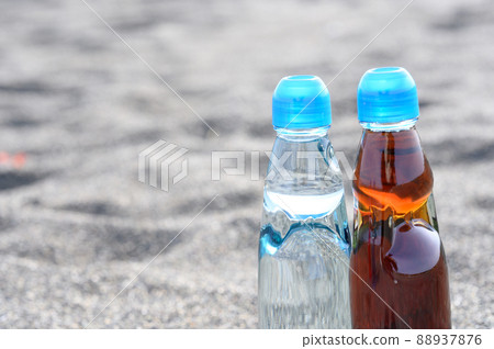Bottled juice placed on the beach Retro sea Bottled juice placed on the beach Retro sea 88937876