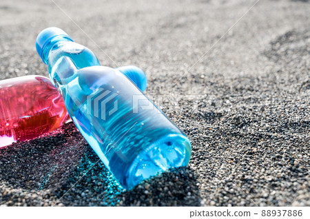 Bottled juice placed on the beach Retro sea Bottled juice placed on the beach Retro sea 88937886