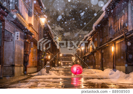 《Ishikawa Prefecture》 Higashi Chaya District with Snow Makeup, Kanazawa City in the Snow 《Ishikawa Prefecture》 Higashi Chaya District with Snow Makeup, Kanazawa City in the Snow 88938503