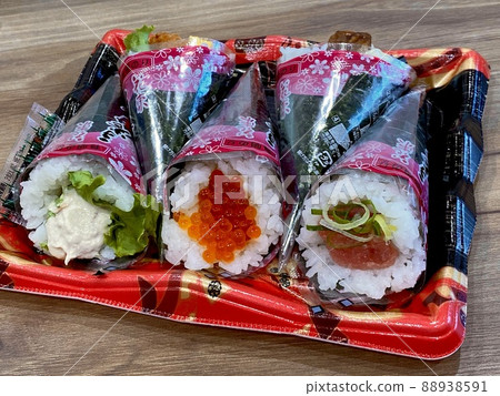 Hand-rolled sushi side dish 88938591