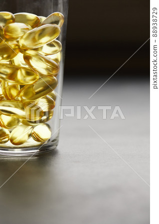 Capsules of omega-3 fatty acids on a gray background. The concept of medicine and a healthy lifestyle. Front view. 88938729