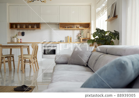 White kitchen 88939305