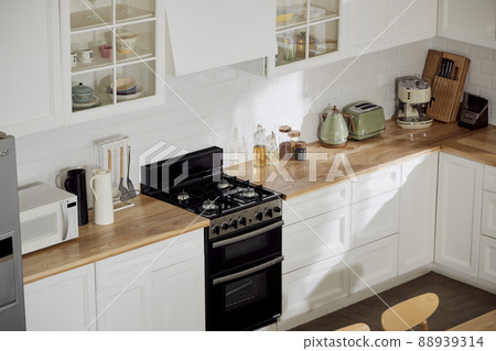 White kitchen 88939314