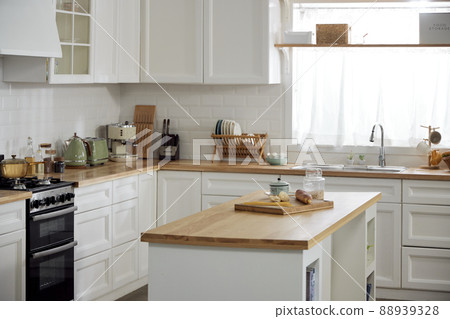 White kitchen 88939328
