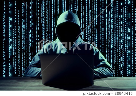 男性黑客在筆記本電腦上寫代碼 88943415