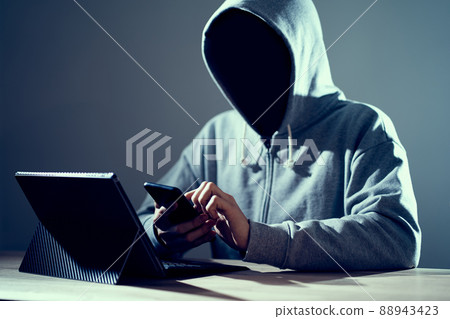 A man who spreads bad publicity on SNS A man who spreads bad publicity on SNS 88943423